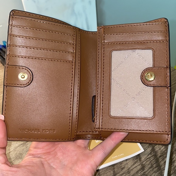 NWT Micheal Kors Jetset Wallet - Picture 4 of 10